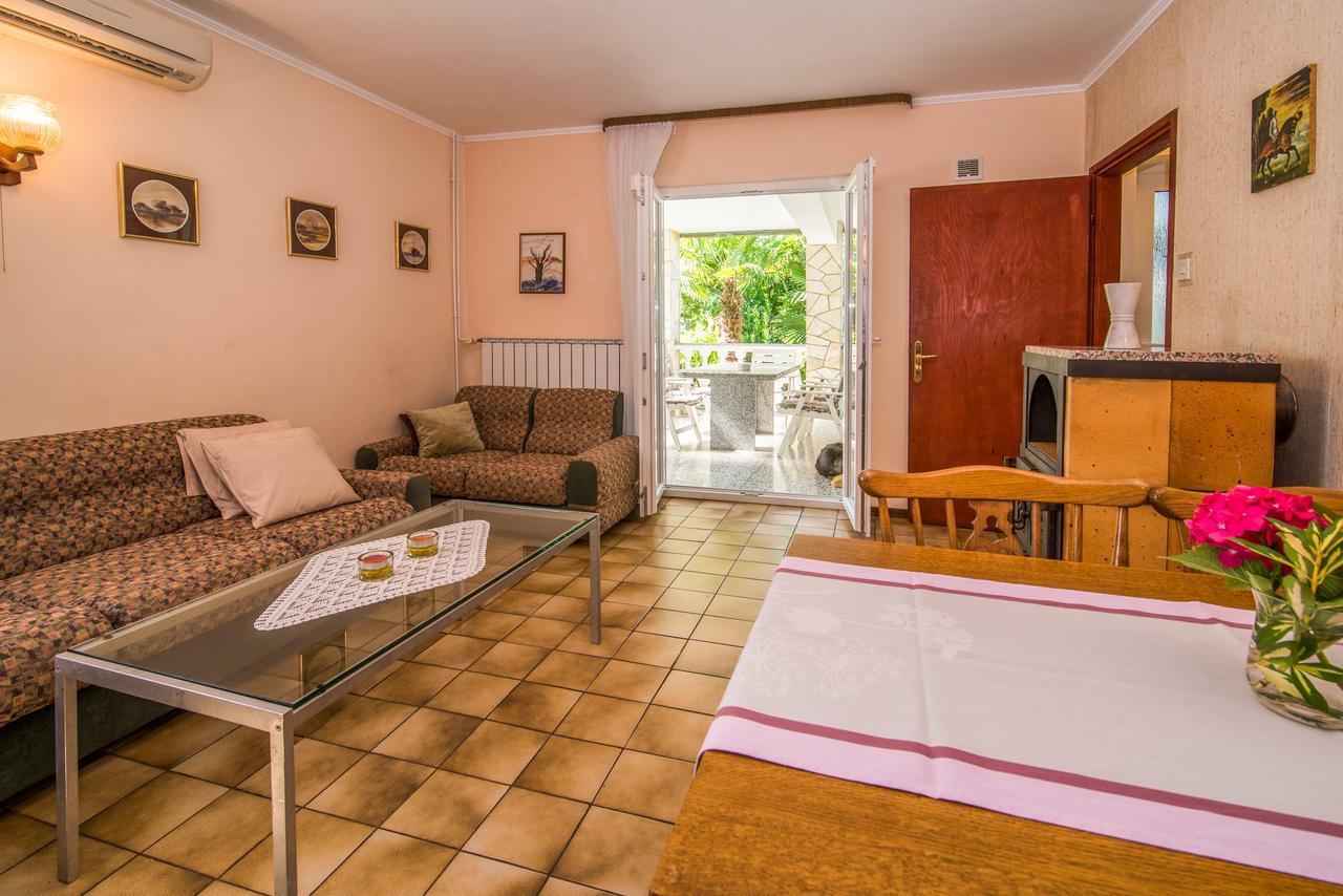 Apartments Palme Malinska Εξωτερικό φωτογραφία